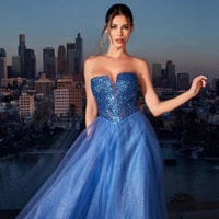 Lady Black Tie Review