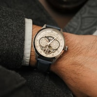 Thomas Earnshaw Review