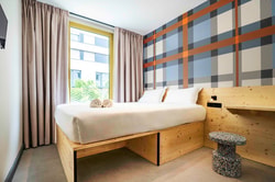 easyHotel