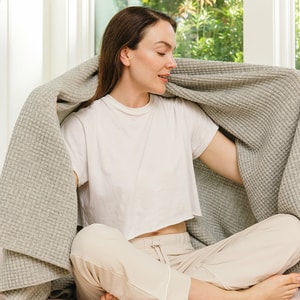 Adult Popcorn Blanket &ndash; Moonstone Grey