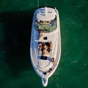 Sea Ray Sundancer 2004 Motor Boat Rental