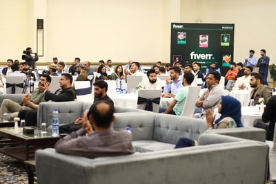 How Fiverr Scoring 4/5  in 2026 by Delivers Speed and Choice in Digital Freelance Services Yet Faces Quality and Support Callenges