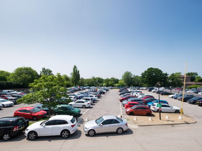 Does Gatwick Holiday Parking in 2026 Balance Affordable On-Airport Parking and Shuttle Efficiency with a 3.9/5 Rating Despite Some Shuttle Waits and Signage Challenges?