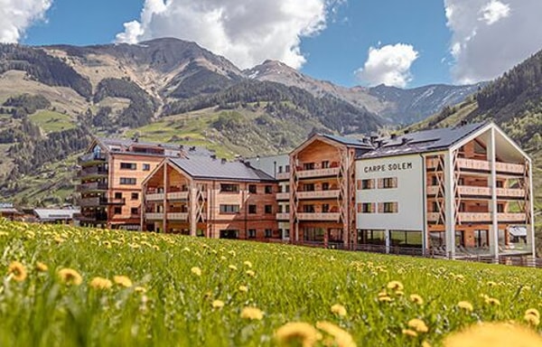 ALPS RESORTS Banner