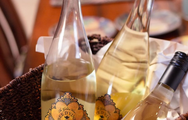 BEE D'VINE Banner
