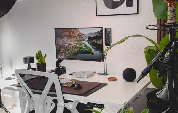 Desktronic Banner