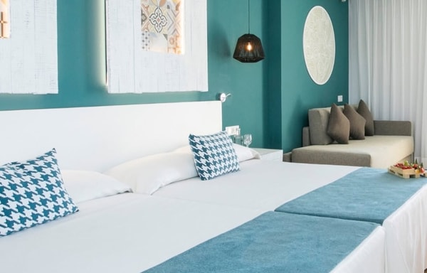 Evenia Hotels Banner