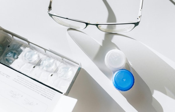 Feel Good Contacts Banner
