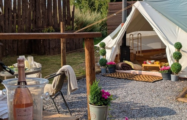 Glamping Hideaways Banner