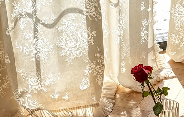 Hugmoomcurtain Banner