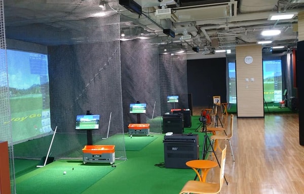 Indoor Golf School BEAGLE Banner