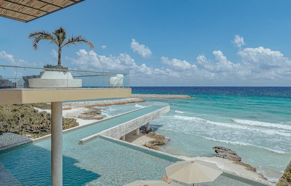 La Casa de la Playa Banner