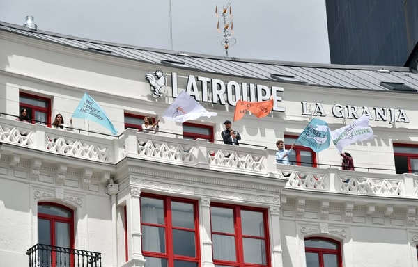 Latroupe Banner