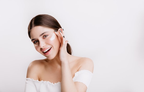 Leona Beauty Banner