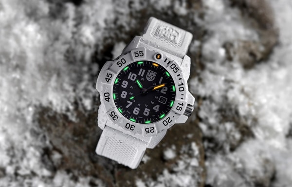 Luminox Banner
