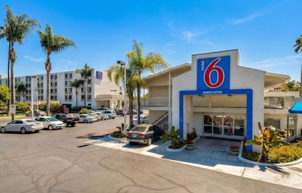 Motel 6 Banner