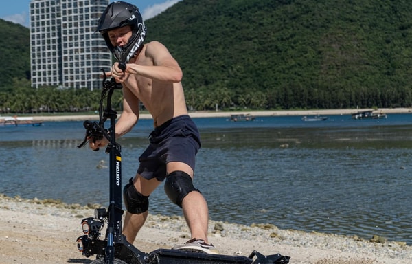 OUTSTORM Scooters Banner