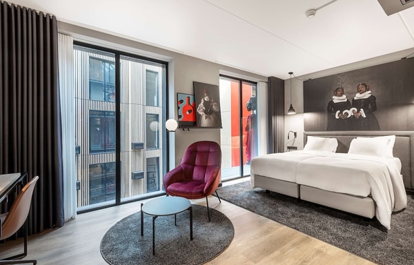Radisson Hotels Banner