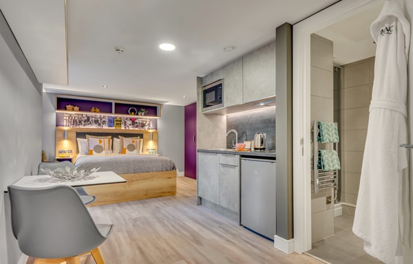 Roomzzz Banner