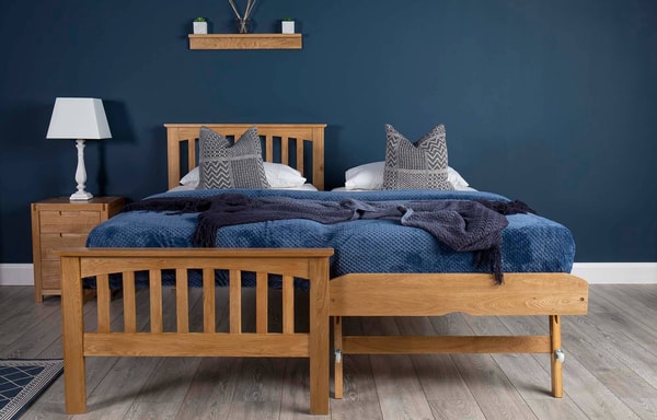The Oak Bed Store Banner