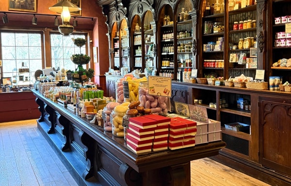 The Vermont Country Store Banner