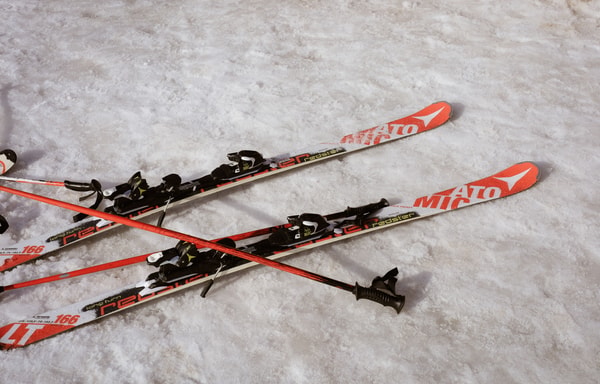 Yardsale Ski Banner