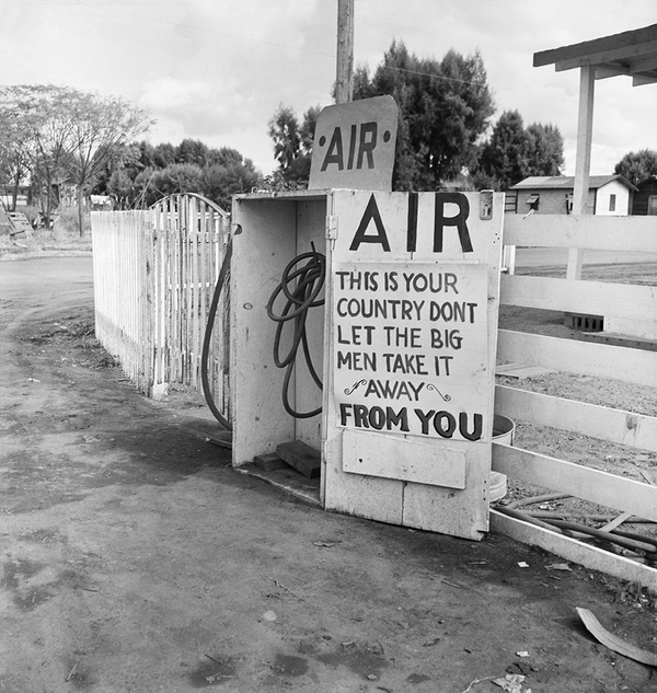 20x200 Prints Gas Station, Kern County Review