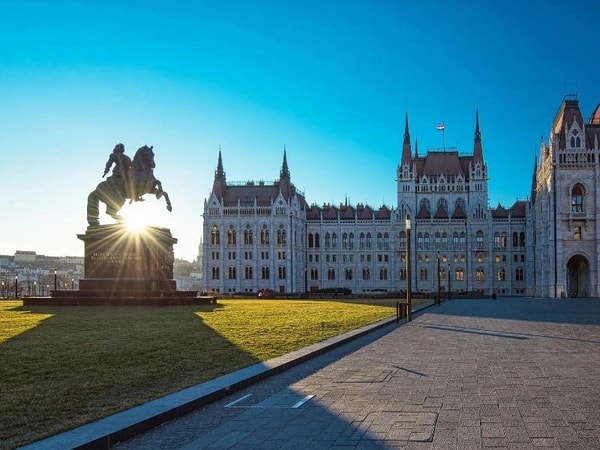 Paseando por Europa Visita Guiada por el Parlamento de Budapest Rese&ntilde;a