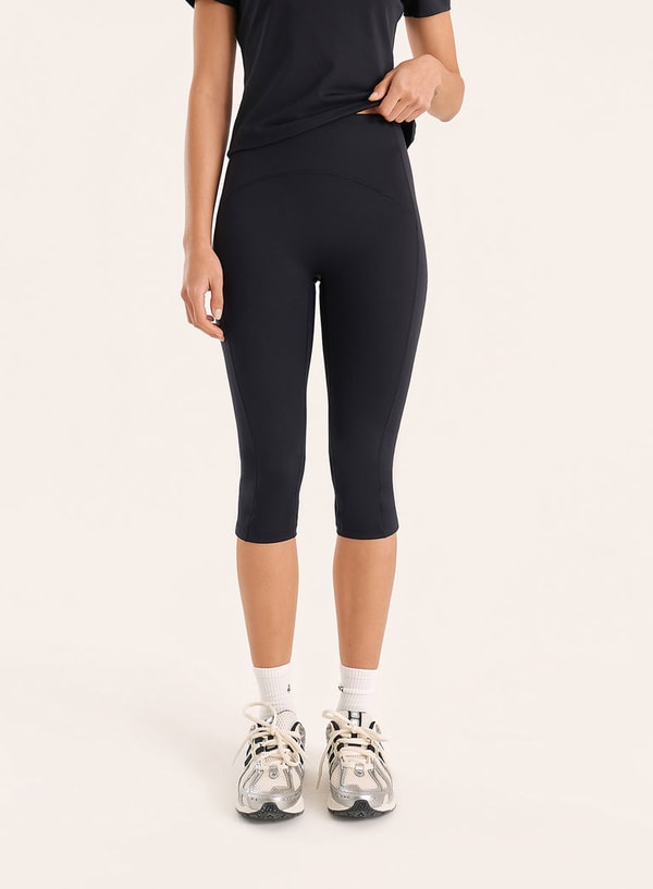 4th & Reckless Black Soft Touch Capri Legging Reviews