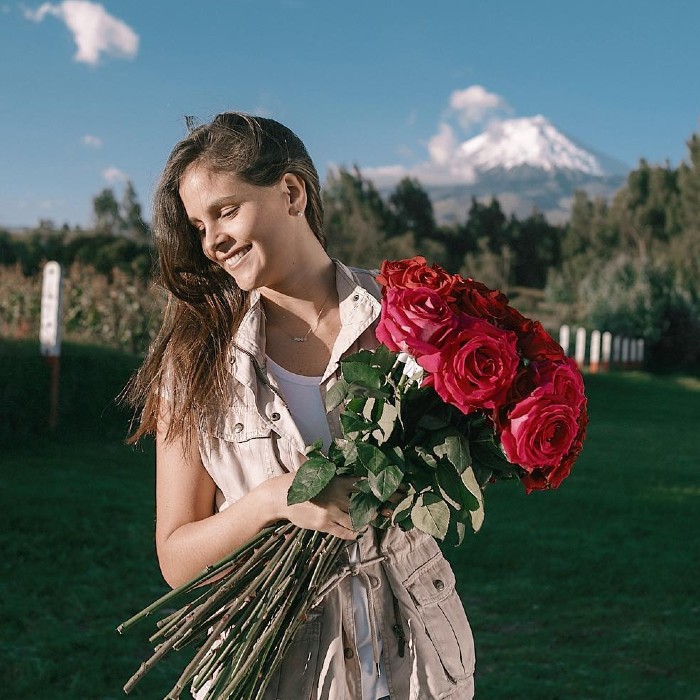 About Rosaholics Flowers