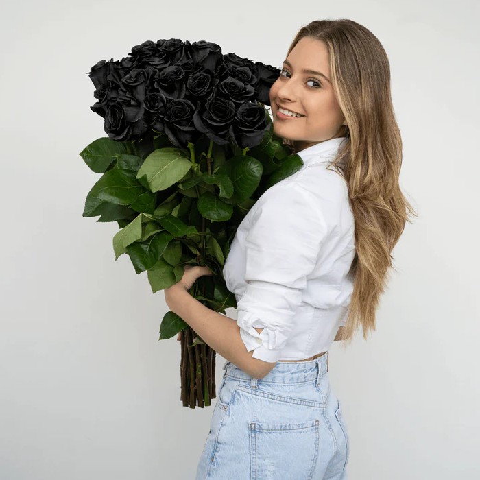 Rosaholics Black Roses Reviews: Black Mamba