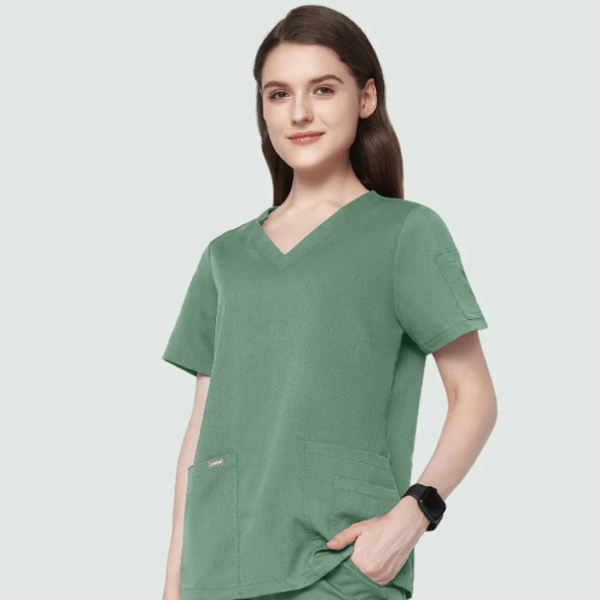 Comenii ElegCare&trade; Essential Scrub Top Reviews