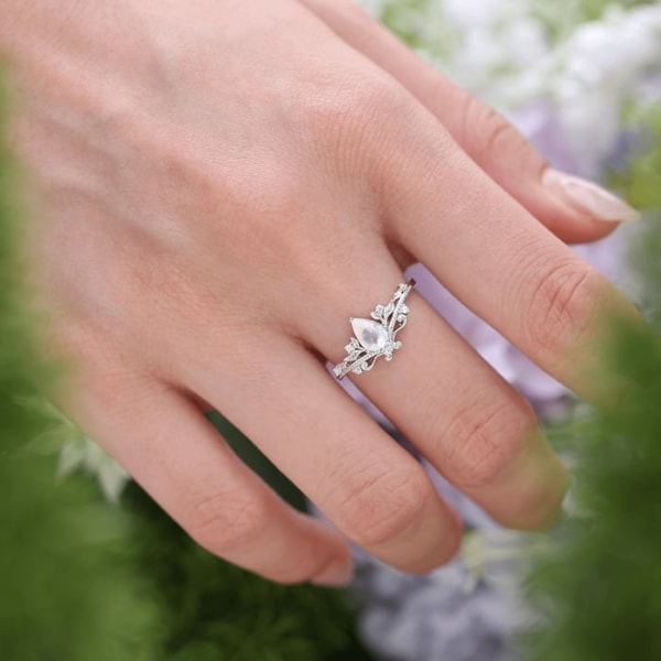 Who Azura Jewelry For?
