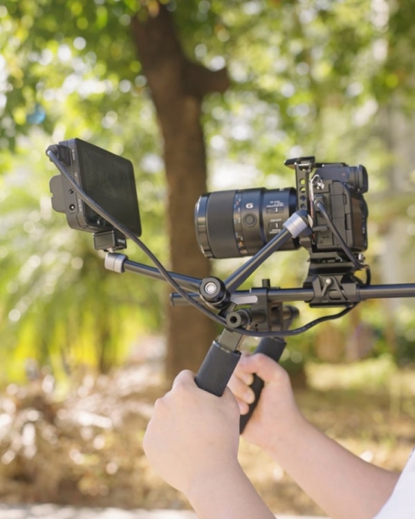 About NEEWER Photographic Equipment & Camera Accessories