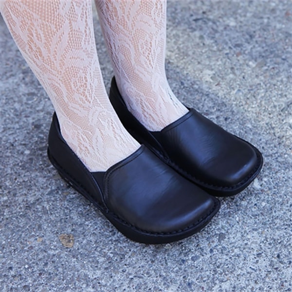 About Nursing Shoes