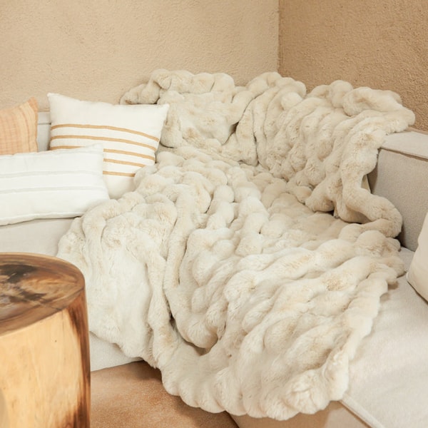 Aeptom Plushie Faux Fur Blanket Reviews