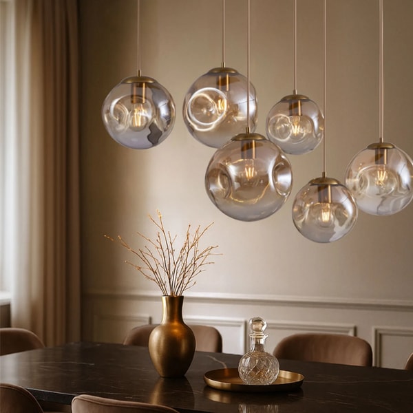 Art Deco piekaramā lampa misiņa krāsā ar ovālu griestu plāksni un dzintara stiklu Atsauksme