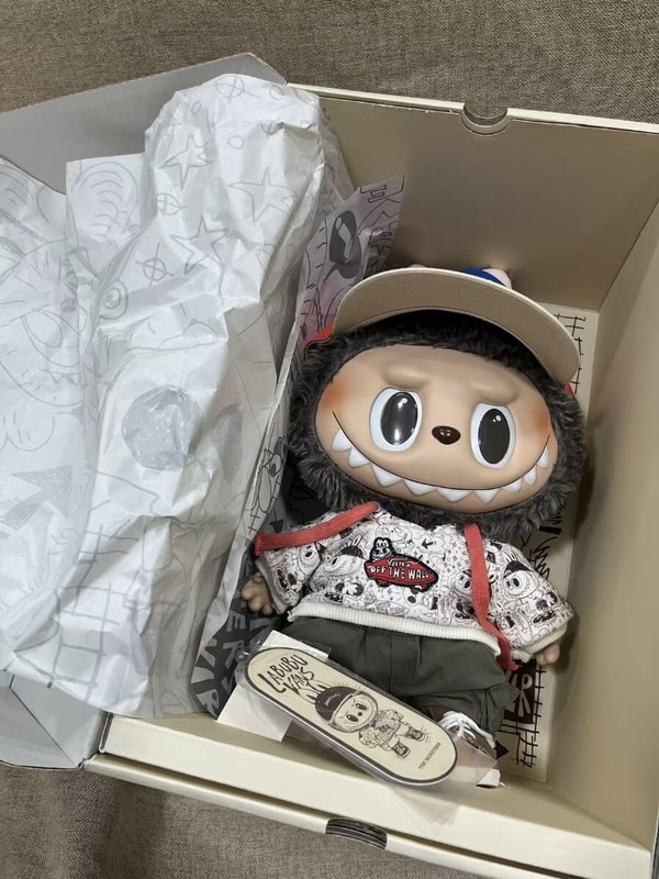 Aucfan POP MART THE MONSTERS LABUBU VANS ポップマート ラブブ ぬいぐるみ フィギュア 限定 のレビュー