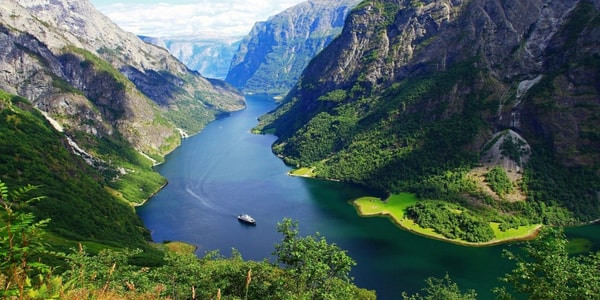 Authentic Scandinavia Fjord & Scenic Rail Packages Review