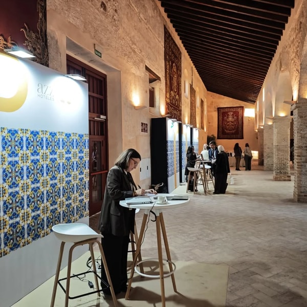 AZZ Hotels Rese&ntilde;a