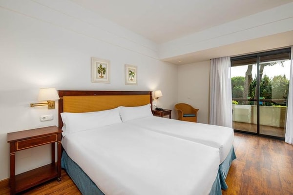 AZZ Hotels AZZ Guadacorte Rese&ntilde;a
