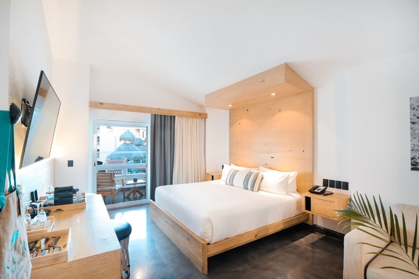 Bahia Hotel & Beach House Deluxe King Room Review