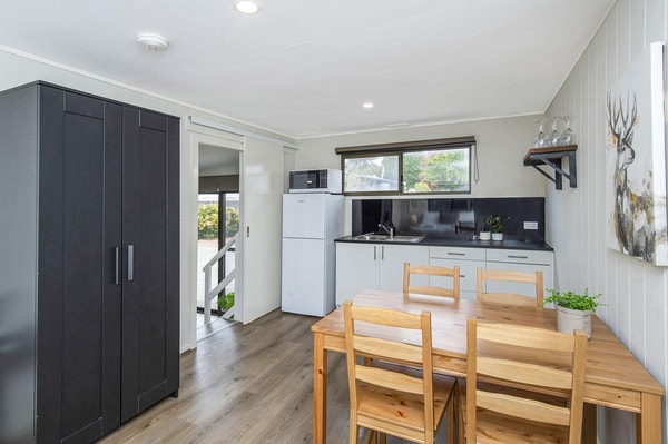 Banksia Park Superior Pet Friendly Studio Cabin Review