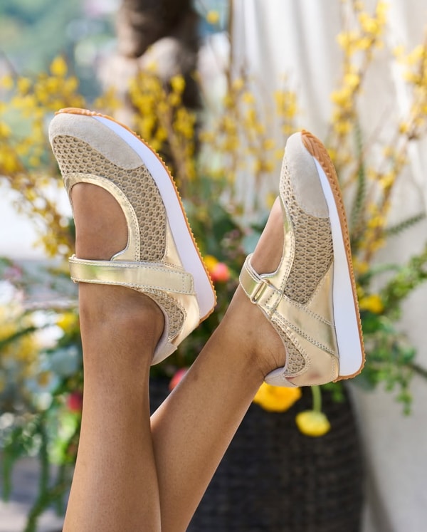 Overview of BEARPAW Shoes