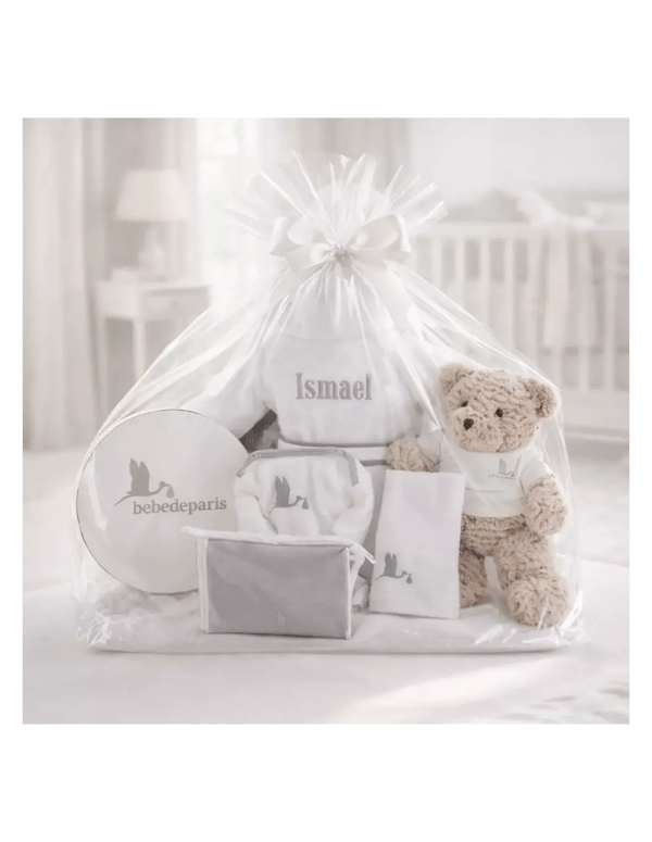Beb&eacute; de Par&iacute;s Embroidered Bathrobe Hamper Review