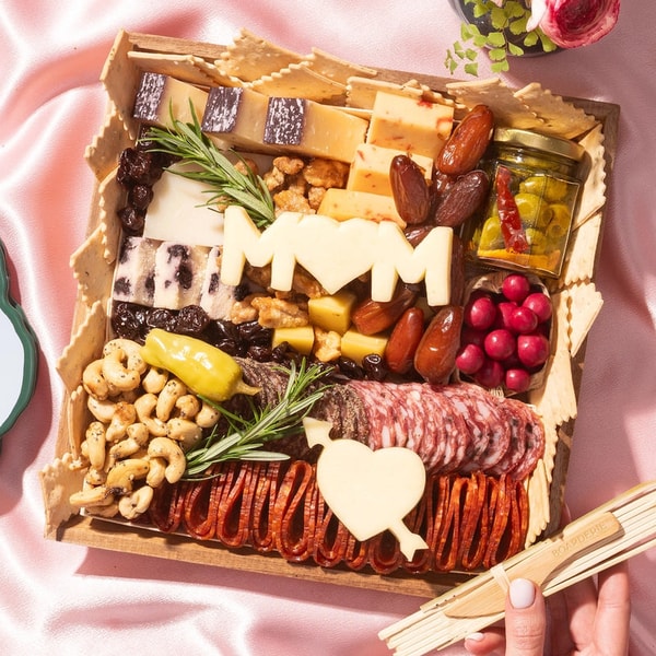 Boarderie Mother's Day Classic Cheese Board Review