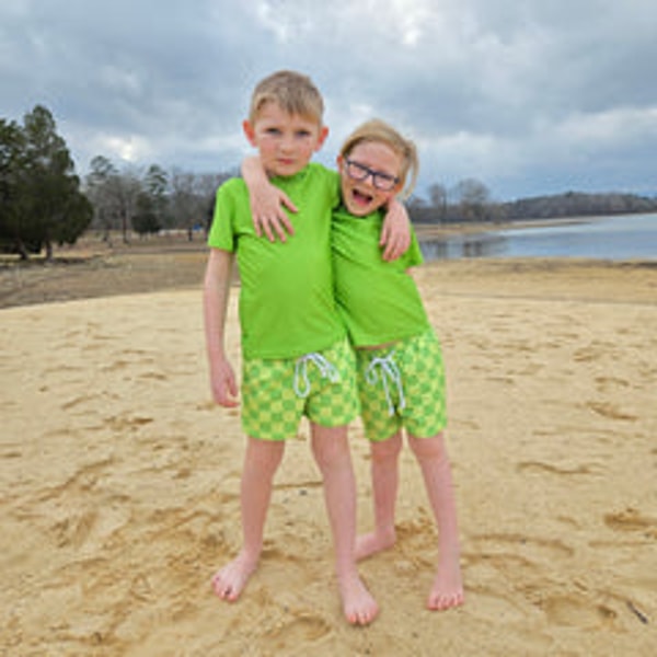 Bright & Bold Swim Boys Short Sleeve Rash Guard Review