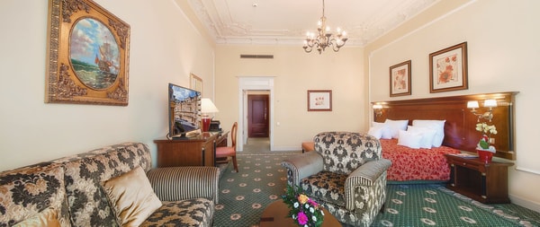 Carlsbad Plaza Junior Suite Review