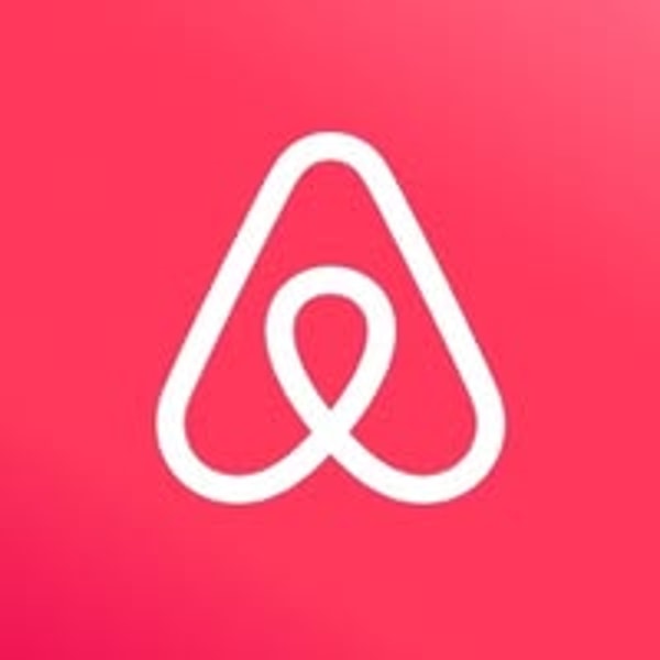 CasaVoya vs Airbnb