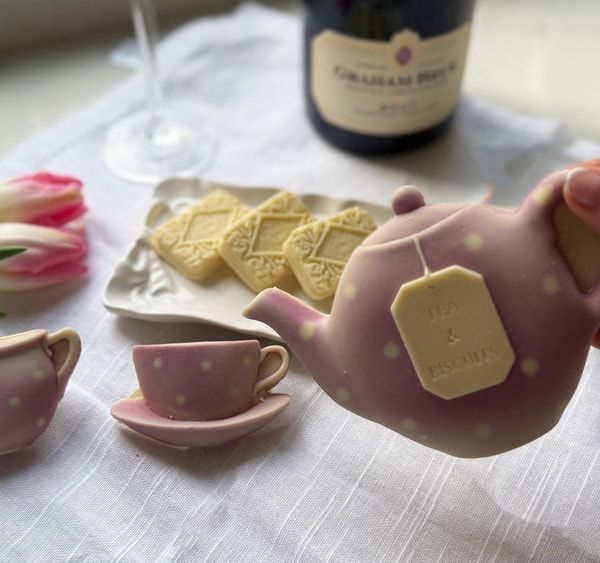 Choc on Choc Chocolate Teapot and Biscuit Set Review